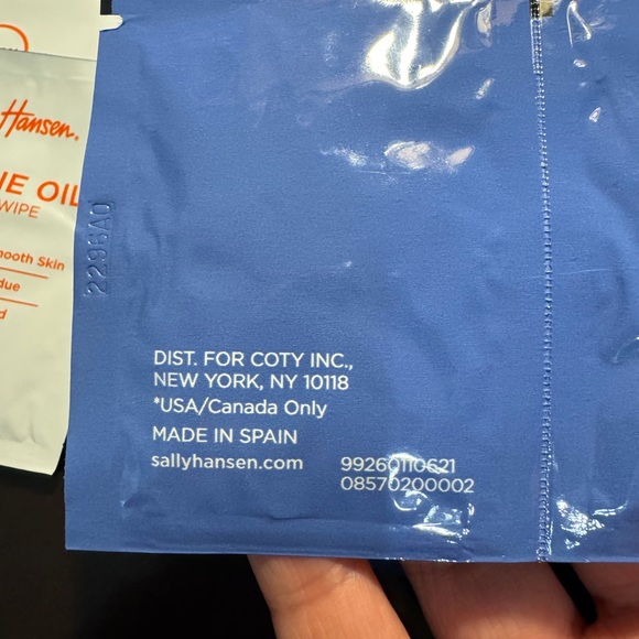 Sally Hansen Azulene Oil Finishing Wipe - 12 Count - Picture 2 of 3